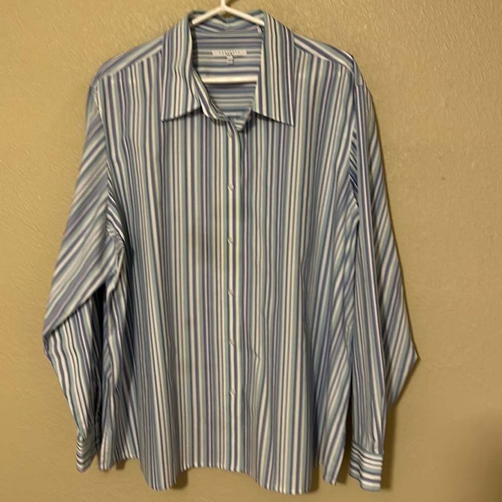 Foxcroft, long sleeve, no iron blouse.  60% cotton/40% polyester.